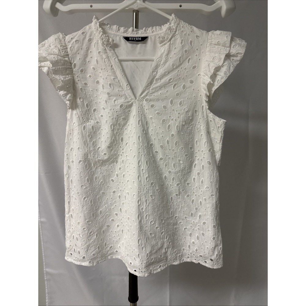 BTFBM White Eylet Blouse Ruffle Cap Sleeves Embroidered Patterns Women's Sz S
